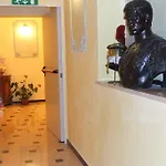 Cambridge Hotel